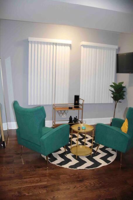 Upscale Apartment Westside Of Chicago Exterior foto