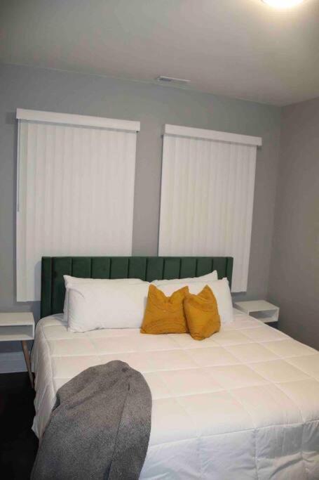 Upscale Apartment Westside Of Chicago Exterior foto