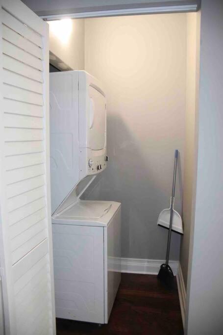Upscale Apartment Westside Of Chicago Exterior foto